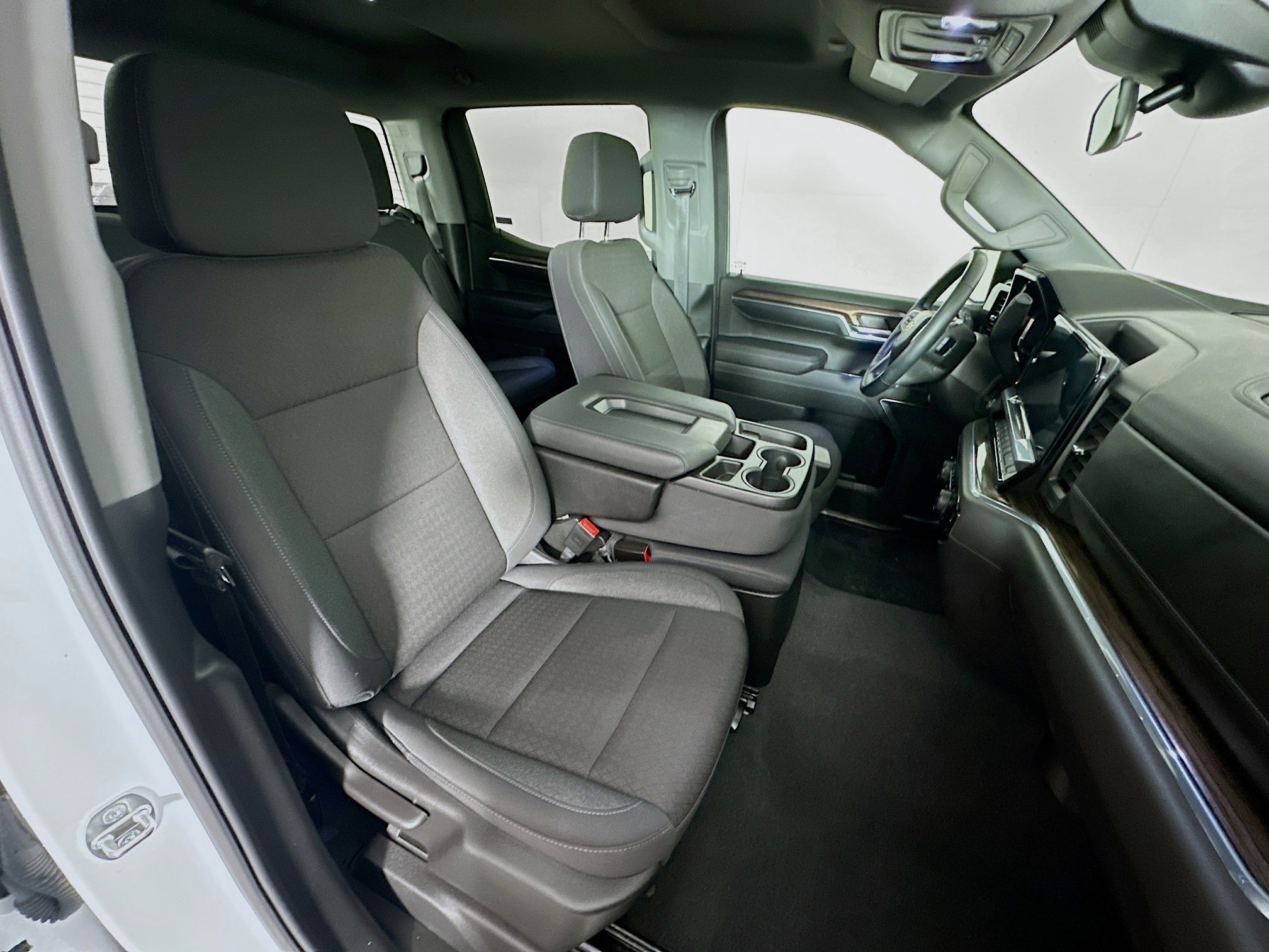 Used 2024 Chevrolet Silverado 1500 LT image 29