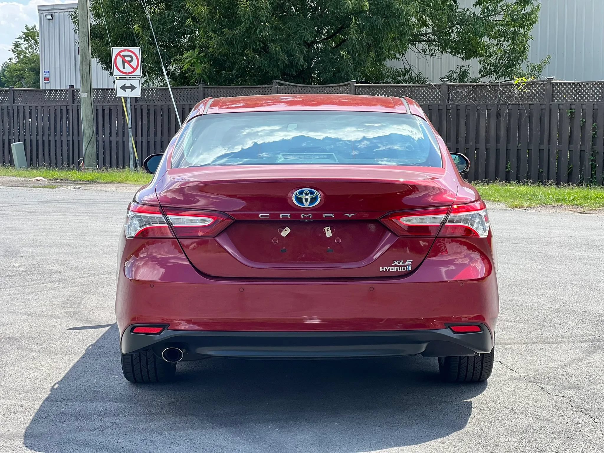 Used 2018 Toyota Camry XLE FWD image 4