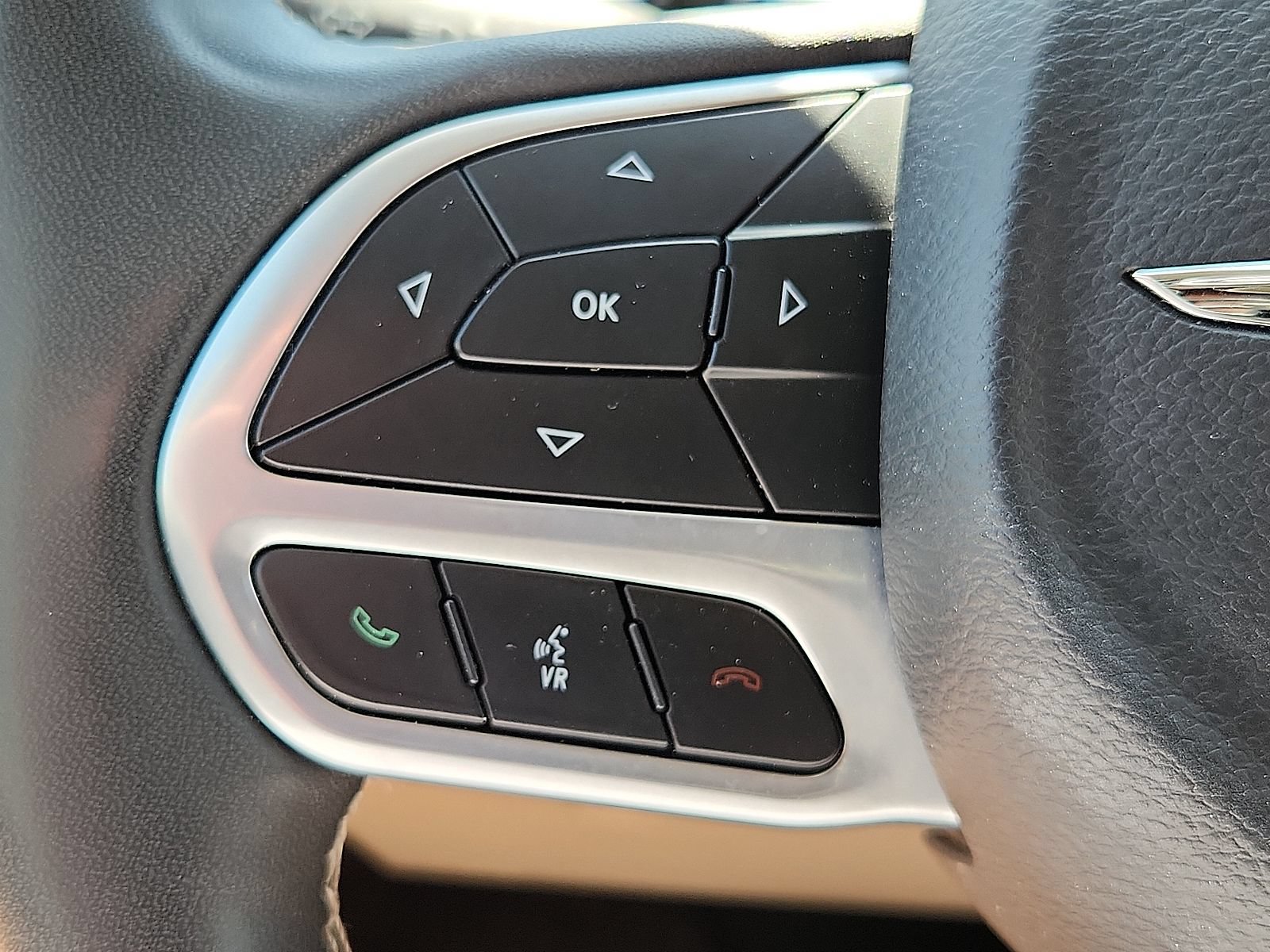 Used 2023 Chrysler Pacifica Touring-L FWD image 16