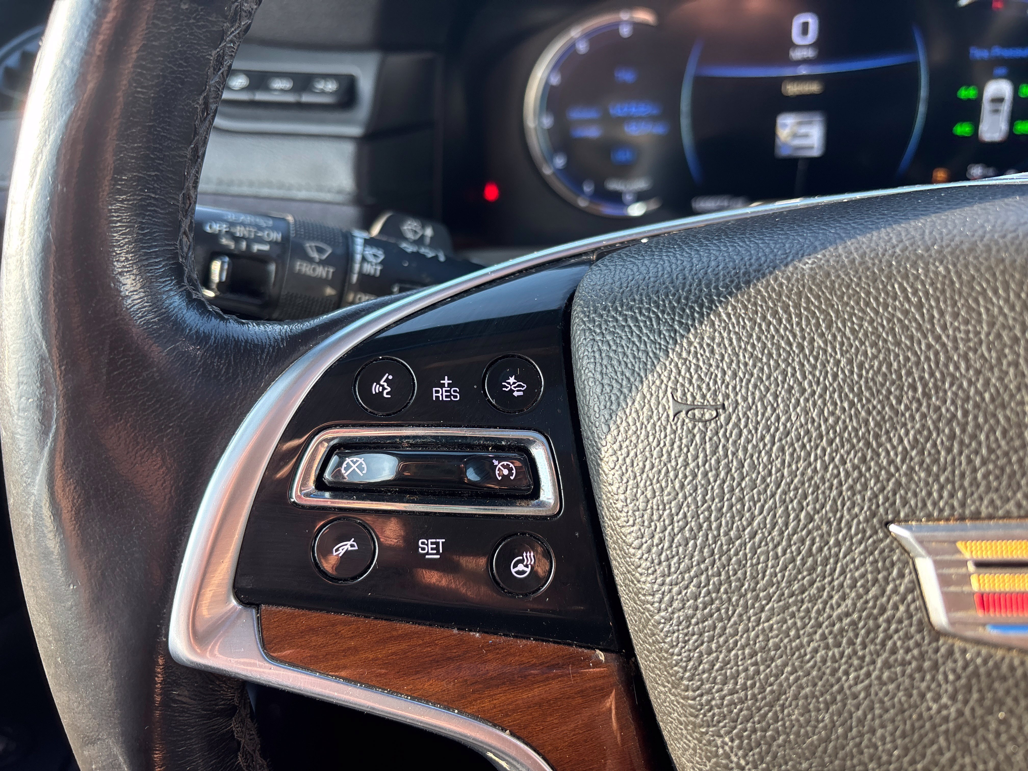 Used 2019 Cadillac Escalade ESV Luxury AWD/4WD image 17
