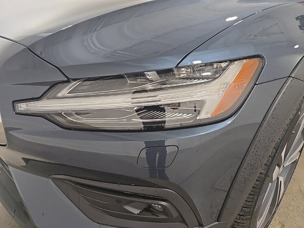 New 2026 Volvo V60 B5 Cross Country Plus w/ Climate Package image 10
