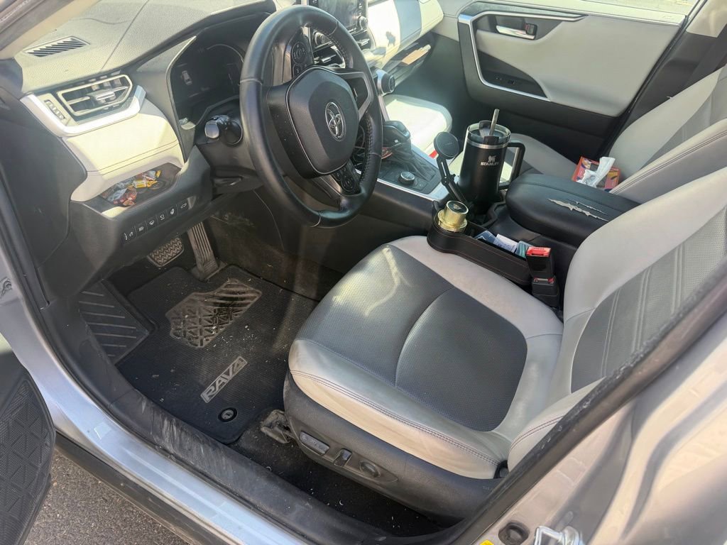 Used 2021 Toyota RAV4 Limited image 10