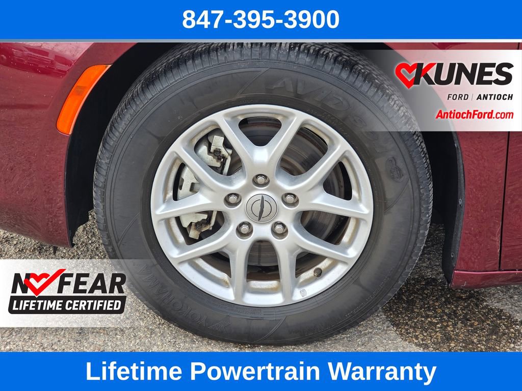 Used 2022 Chrysler Voyager LX image 12