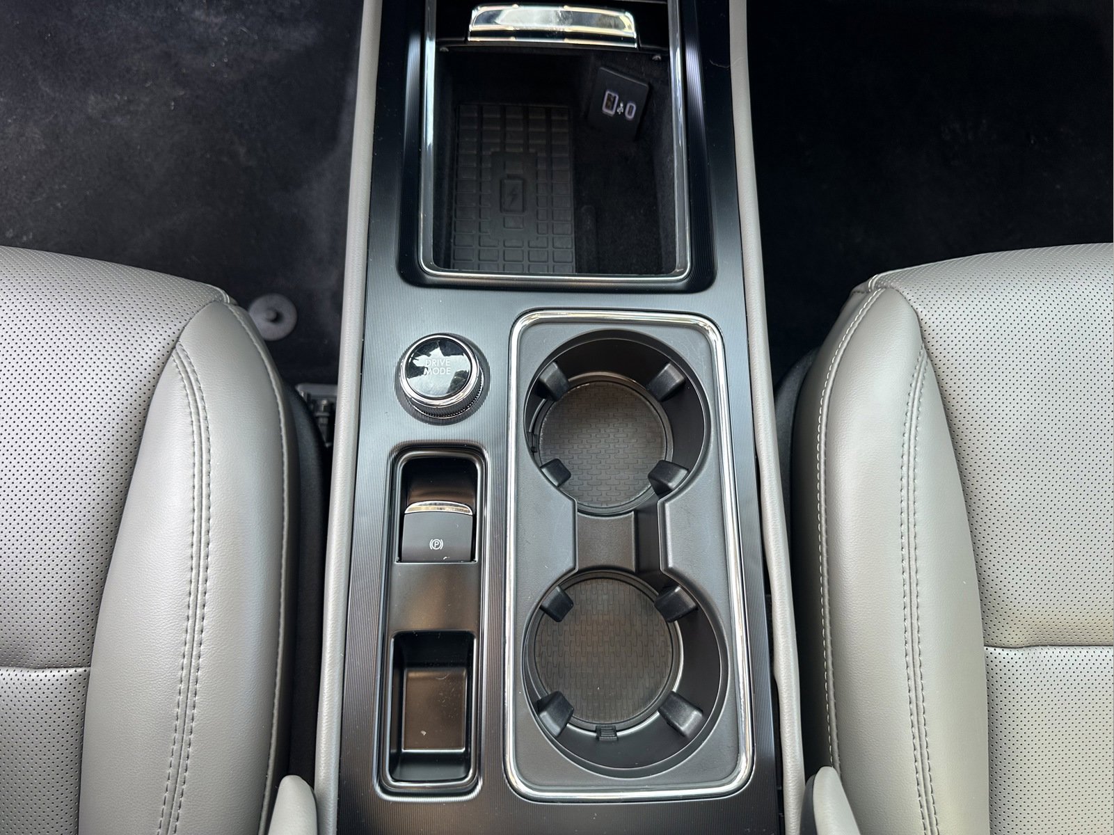 Used 2025 Lincoln Corsair Premiere w/ Equipment Group 101A image 13