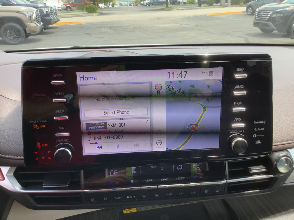 Used 2022 Toyota Sienna Platinum FWD image 18