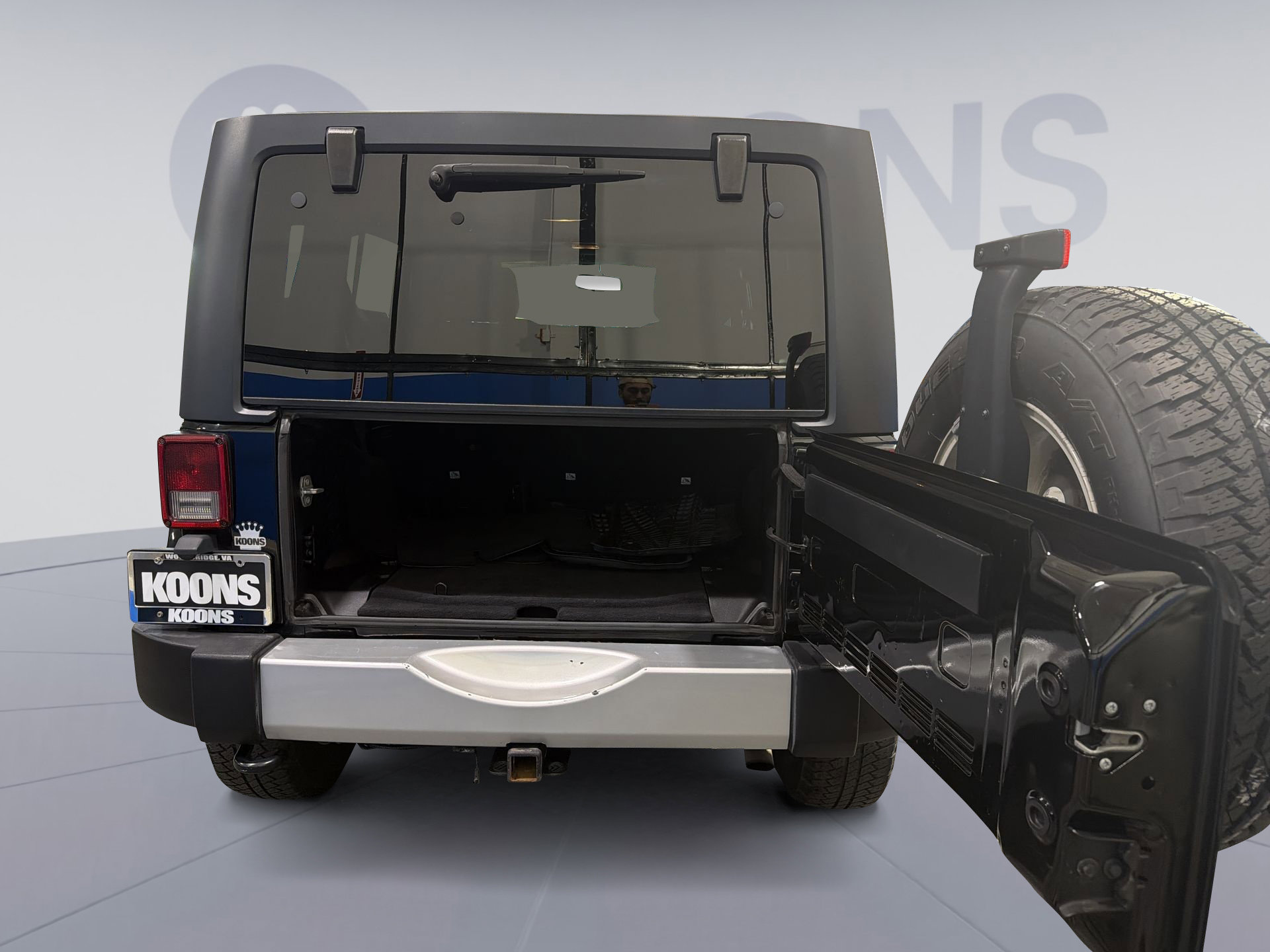 Used 2015 Jeep Wrangler Unlimited Sahara w/ Connectivity Group AWD/4WD image 30