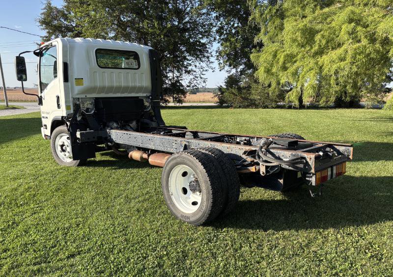 Used 2019 Isuzu NPR image 3