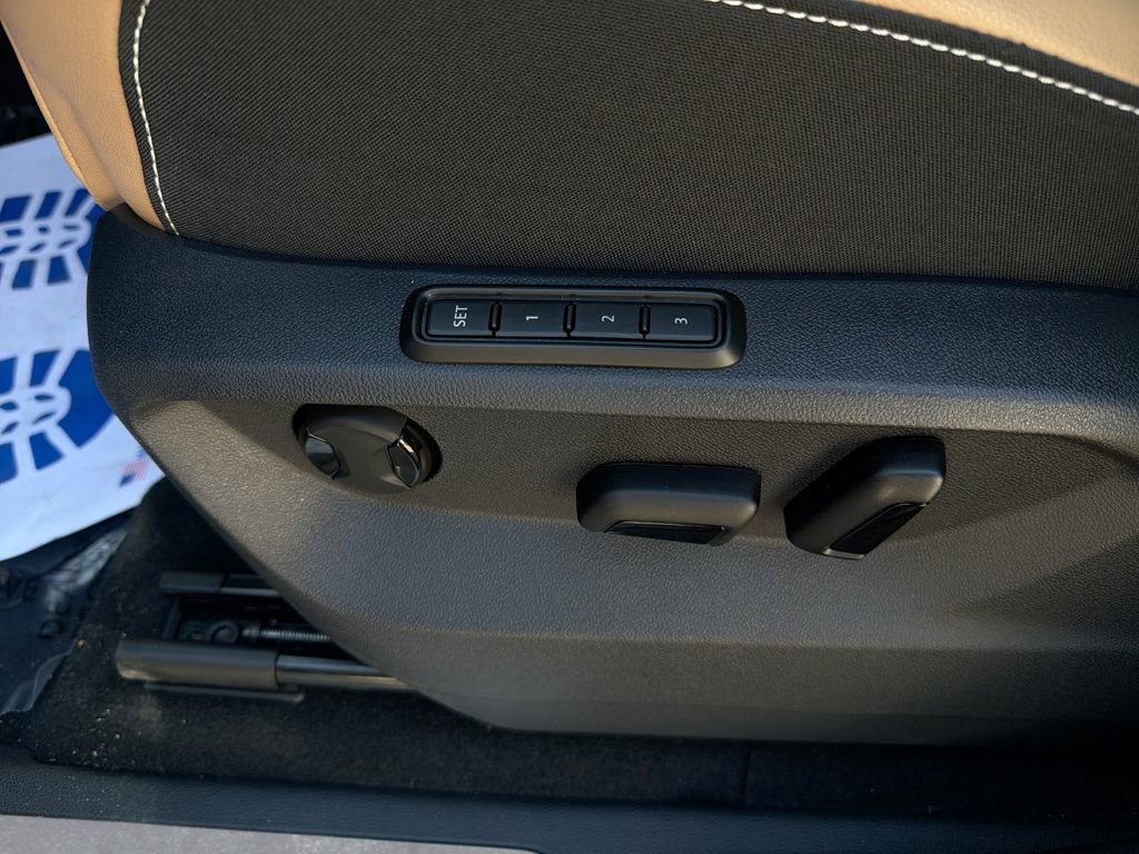 Used 2025 Volkswagen Atlas Cross Sport SEL R-Line AWD/4WD image 14