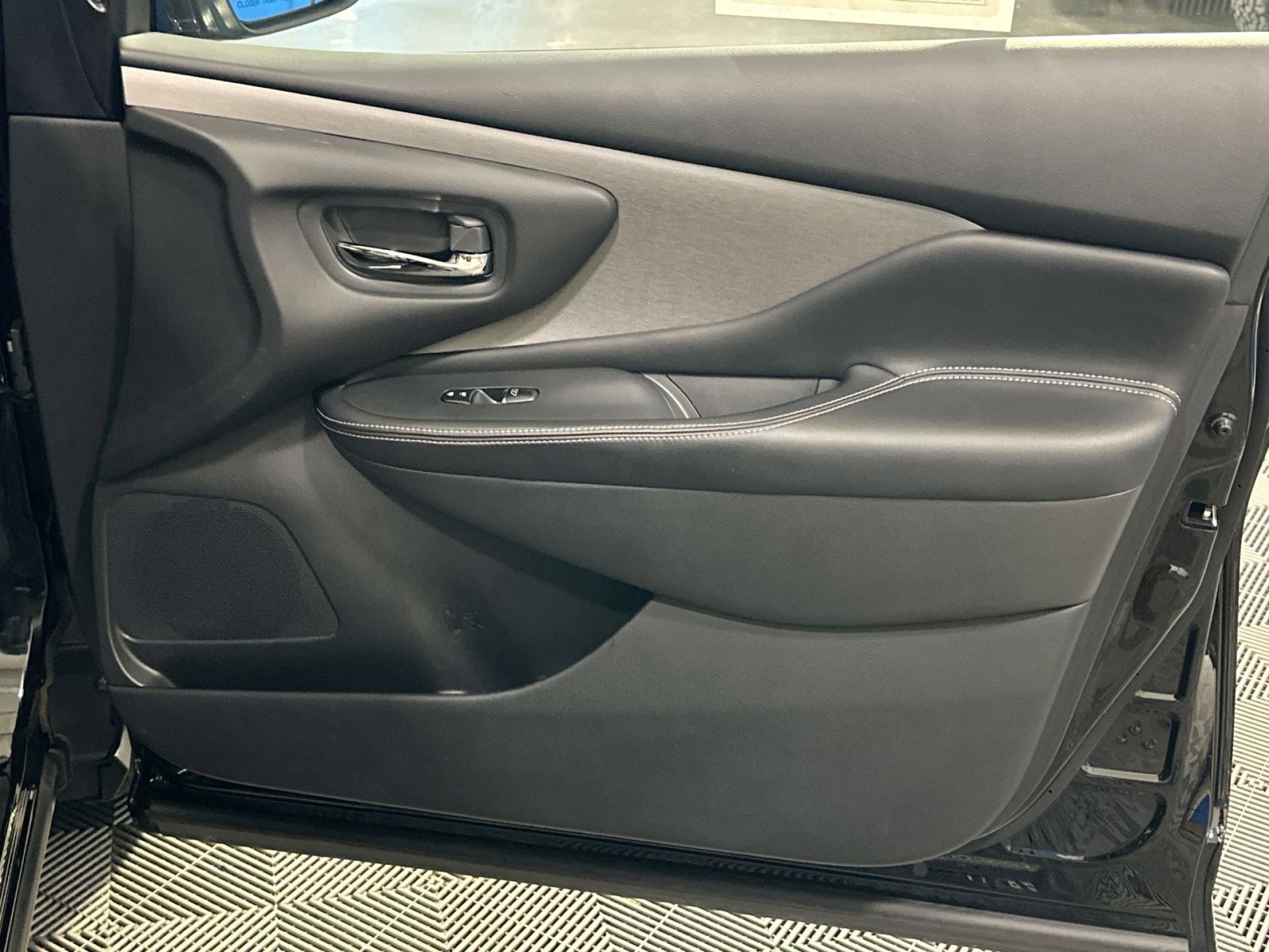 Used 2024 Nissan Murano SL image 37