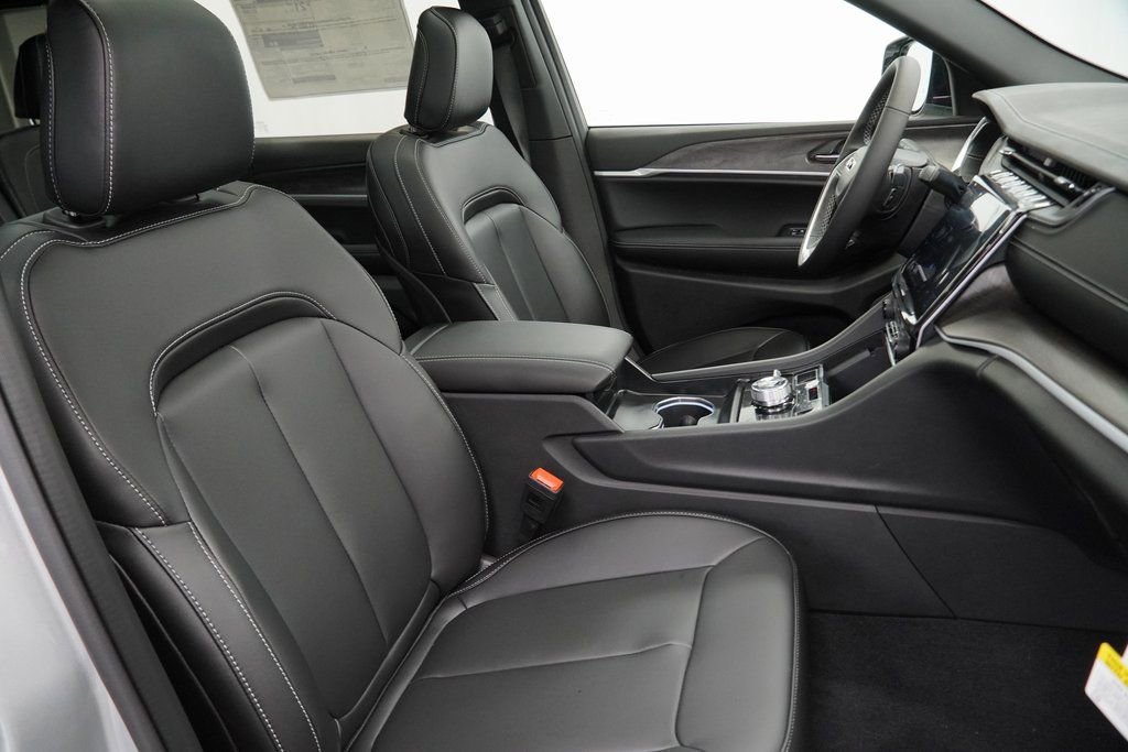 New 2025 Jeep Grand Cherokee L Limited image 35