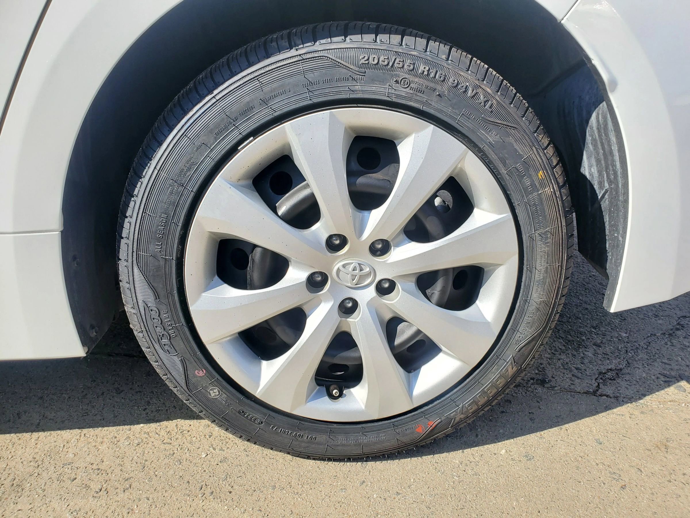 Used 2021 Toyota Corolla LE FWD image 55