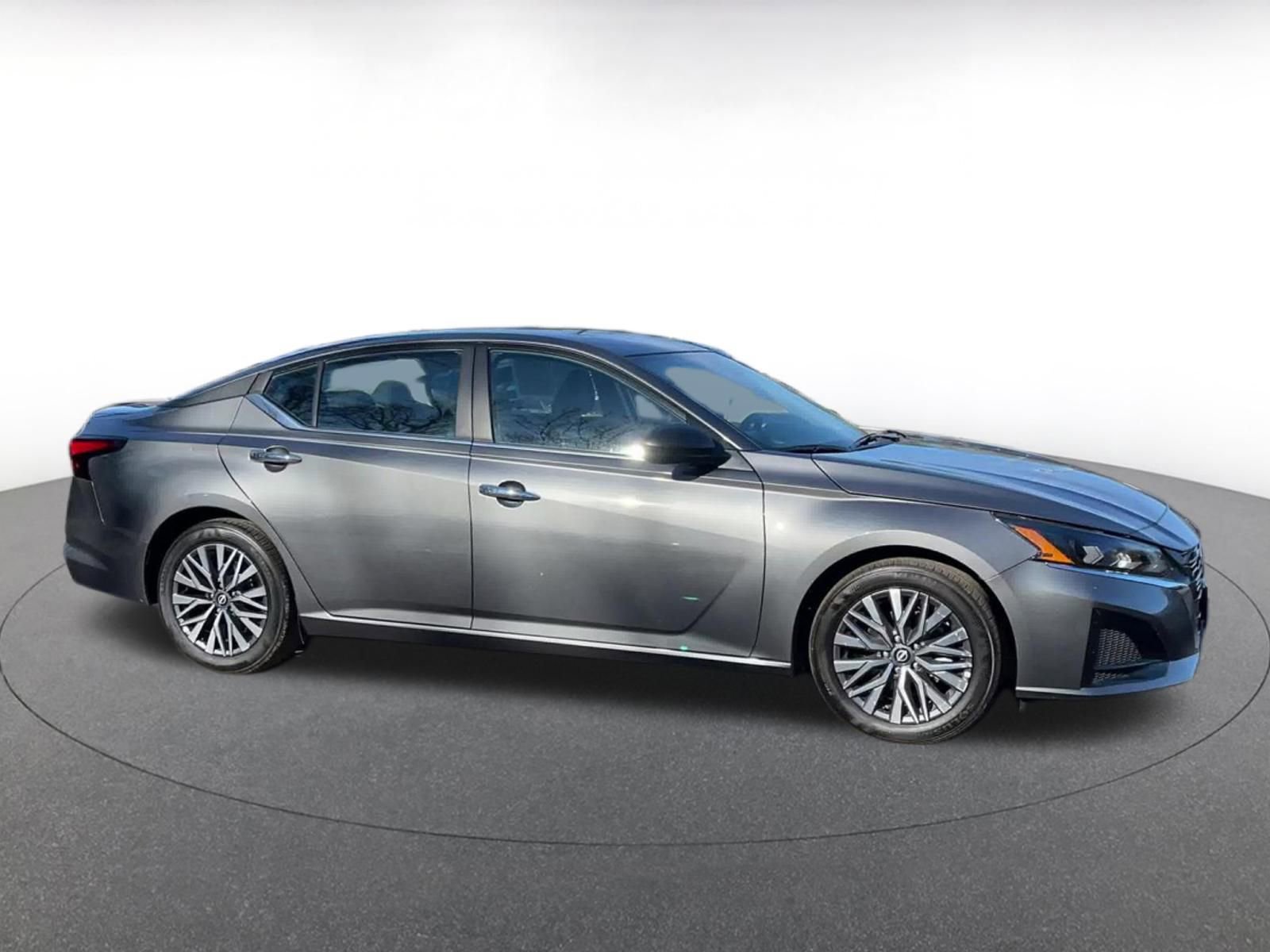 Used 2025 Nissan Altima 2.5 SV image 16