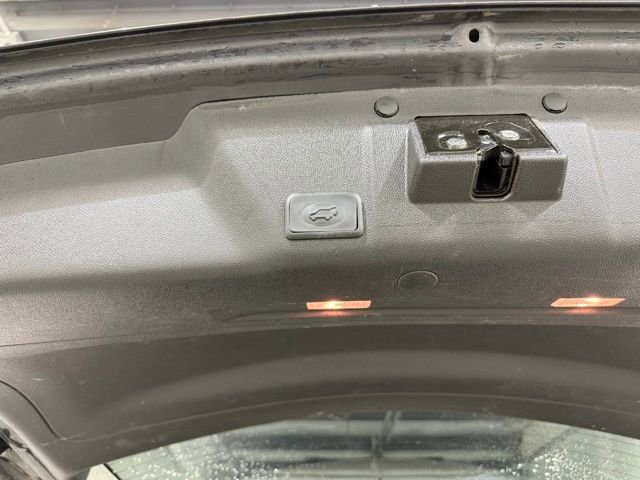 Used 2015 GMC Acadia SLT image 9