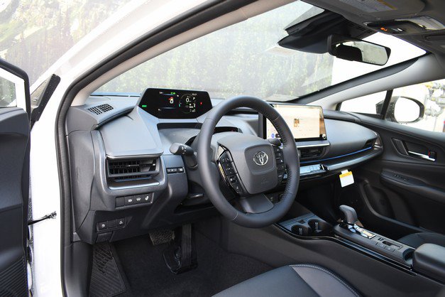 New 2026 Toyota Prius Plug-In Hybrid FWD image 6