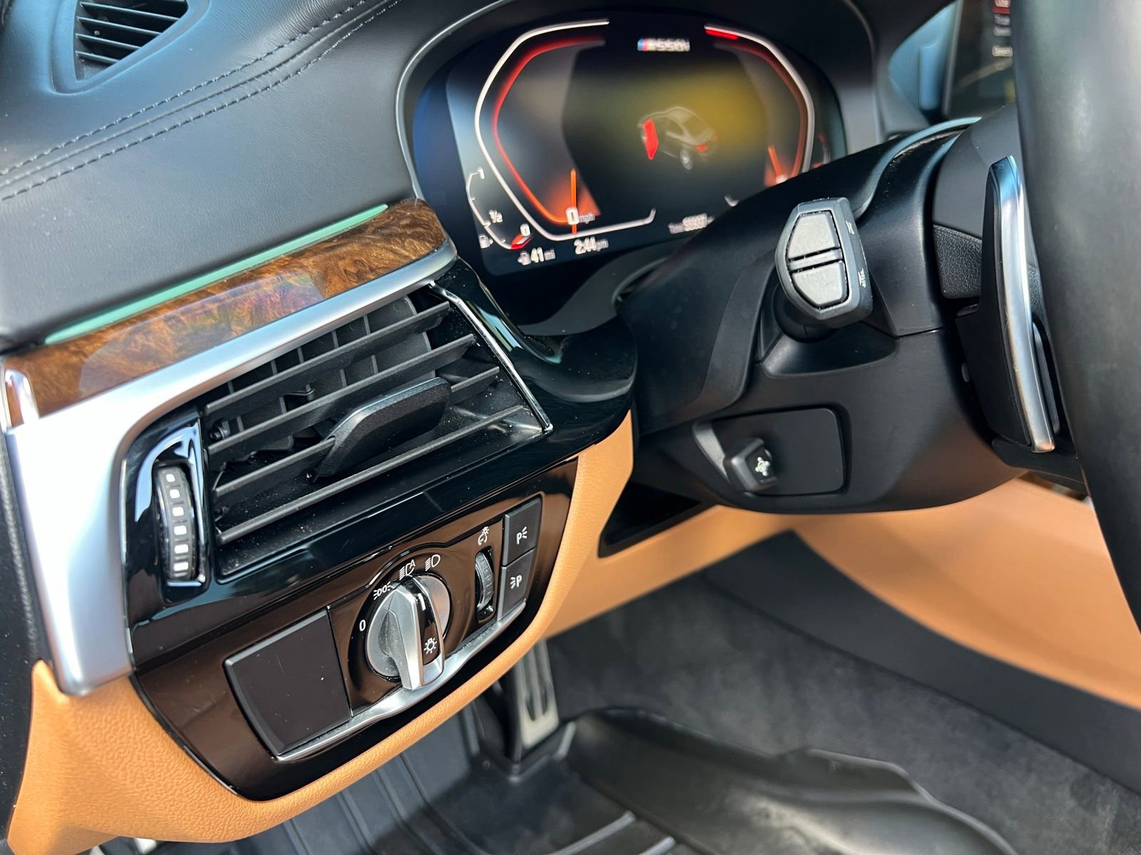 Used 2020 BMW M550i xDrive w/ Executive Package image 34