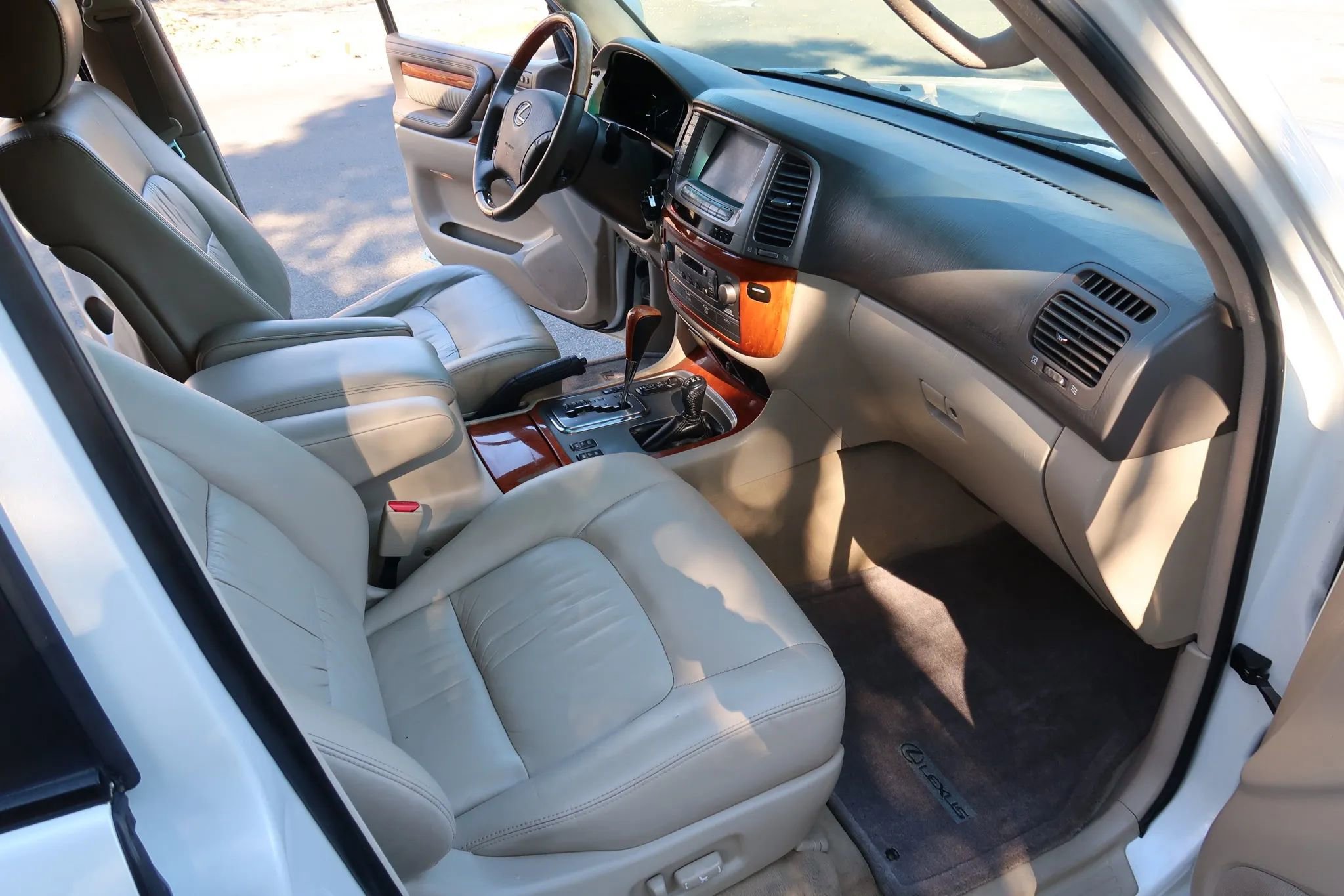 Used 2005 Lexus LX 470 4WD image 20