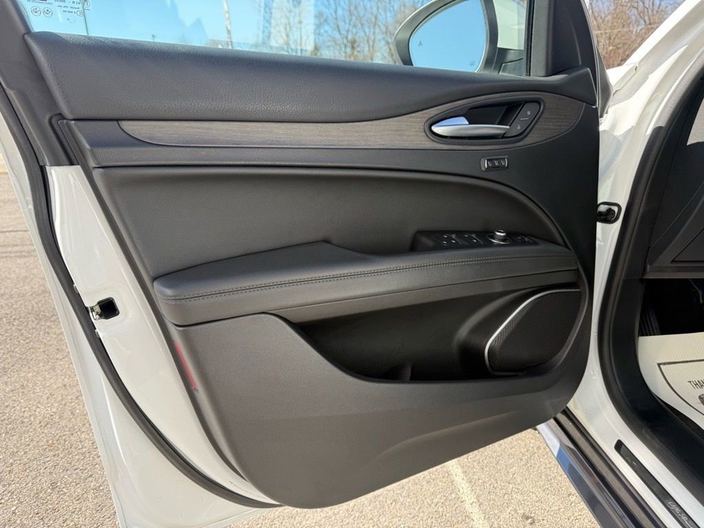 Used 2023 Alfa Romeo Stelvio Ti image 19