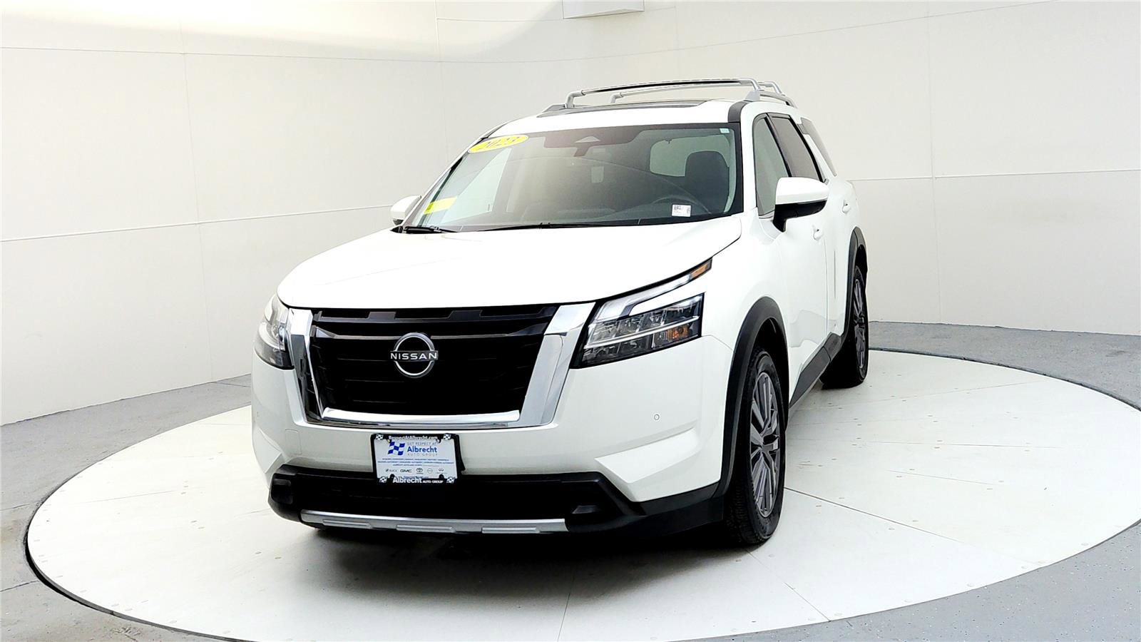 Used 2023 Nissan Pathfinder SL w/ SL Premium Package image 2