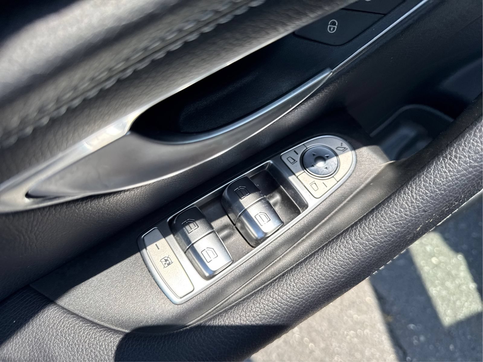 Used 2018 Mercedes-Benz E 300 4MATIC image 33