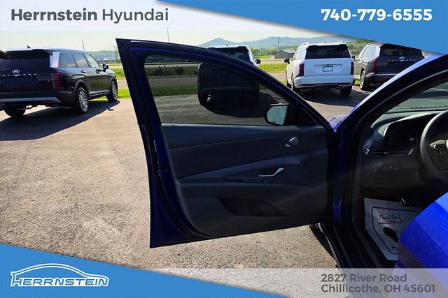 Used 2023 Hyundai Elantra SEL FWD image 14