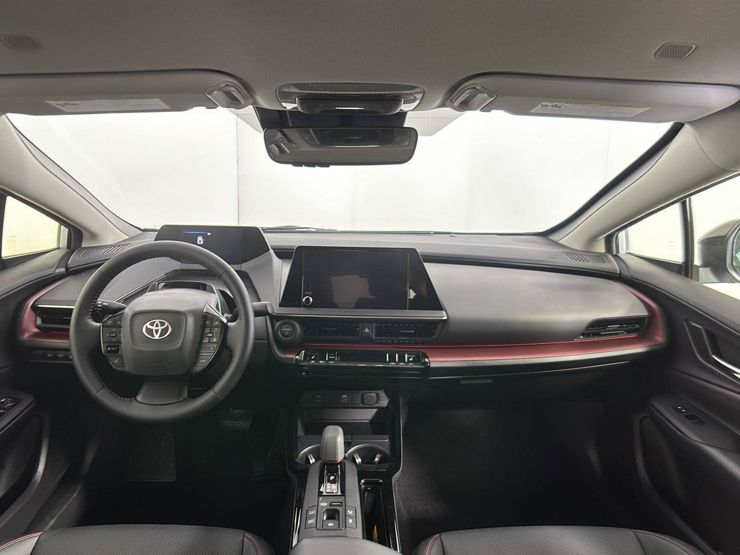 Used 2025 Toyota Prius Plug-In Hybrid FWD image 20