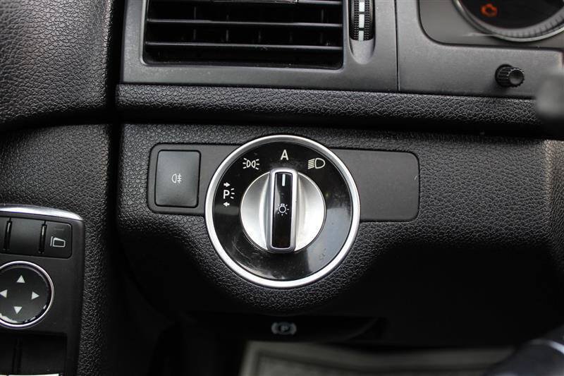 Used 2011 Mercedes-Benz C 300 4MATIC Sedan image 17