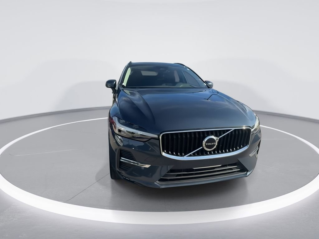 Used 2022 Volvo XC60 B5 Momentum w/ Climate Package AWD/4WD image 3