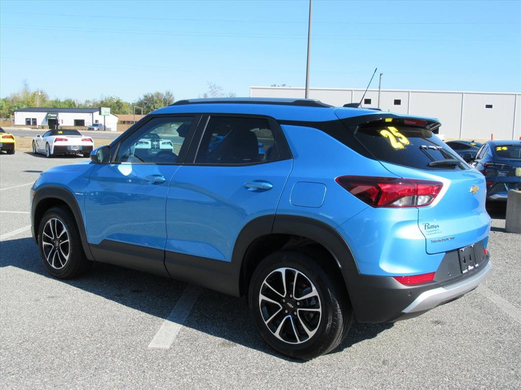 Used 2025 Chevrolet TrailBlazer LT w/ Driver Confidence Package image 4