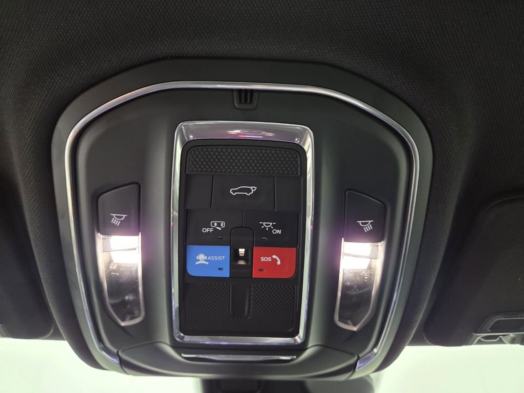 Certified 2025 Jeep Grand Cherokee Altitude image 20