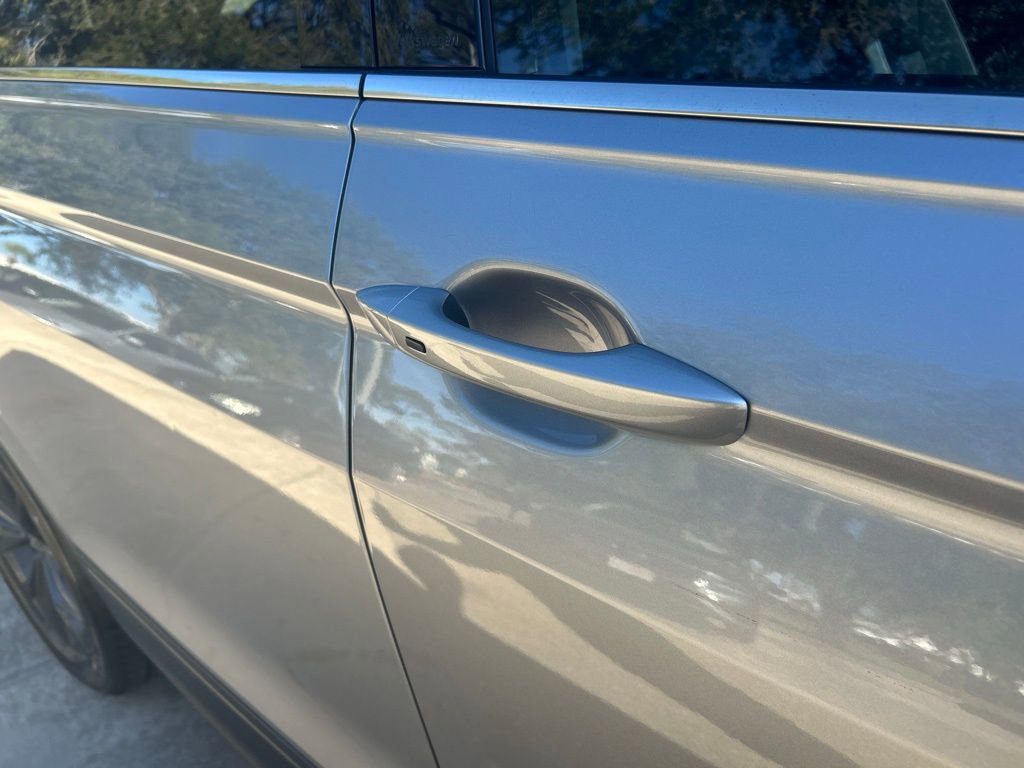 Used 2022 Volkswagen Tiguan SE image 33