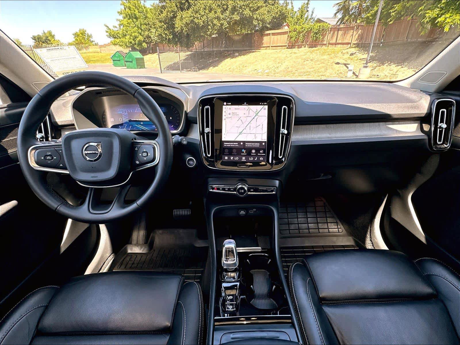 Used 2023 Volvo XC40 B5 Plus w/ Driver Assist Package AWD/4WD image 18