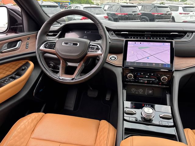 Used 2025 Jeep Grand Cherokee L Summit AWD/4WD image 12