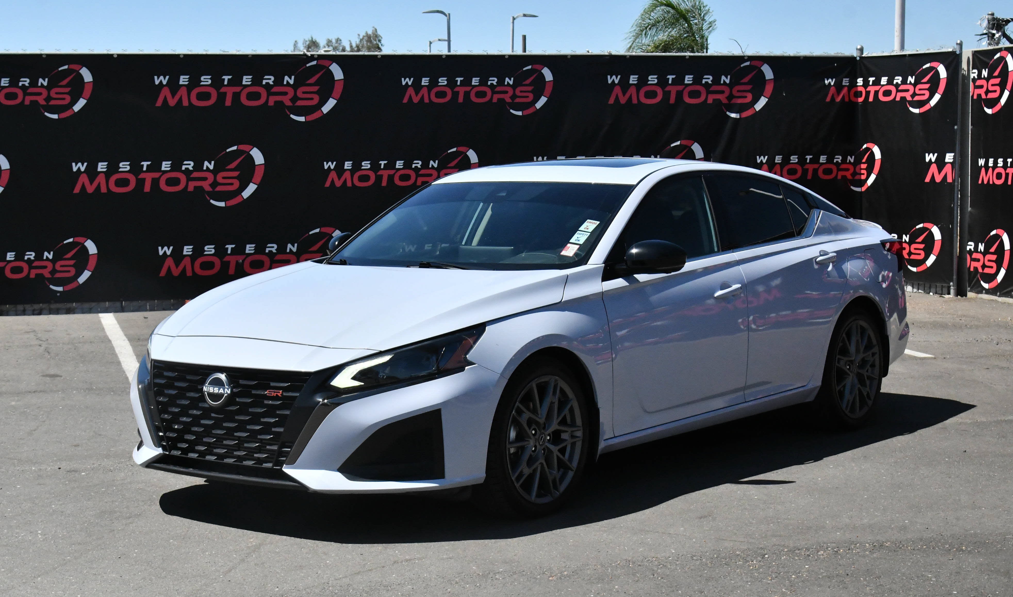 Used 2023 Nissan Altima 2.0 SR FWD image 3