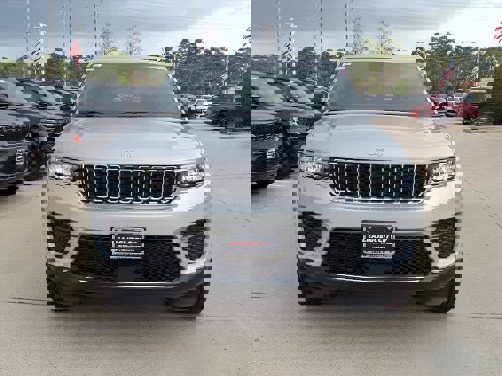 New 2025 Jeep Grand Cherokee Laredo X image 5