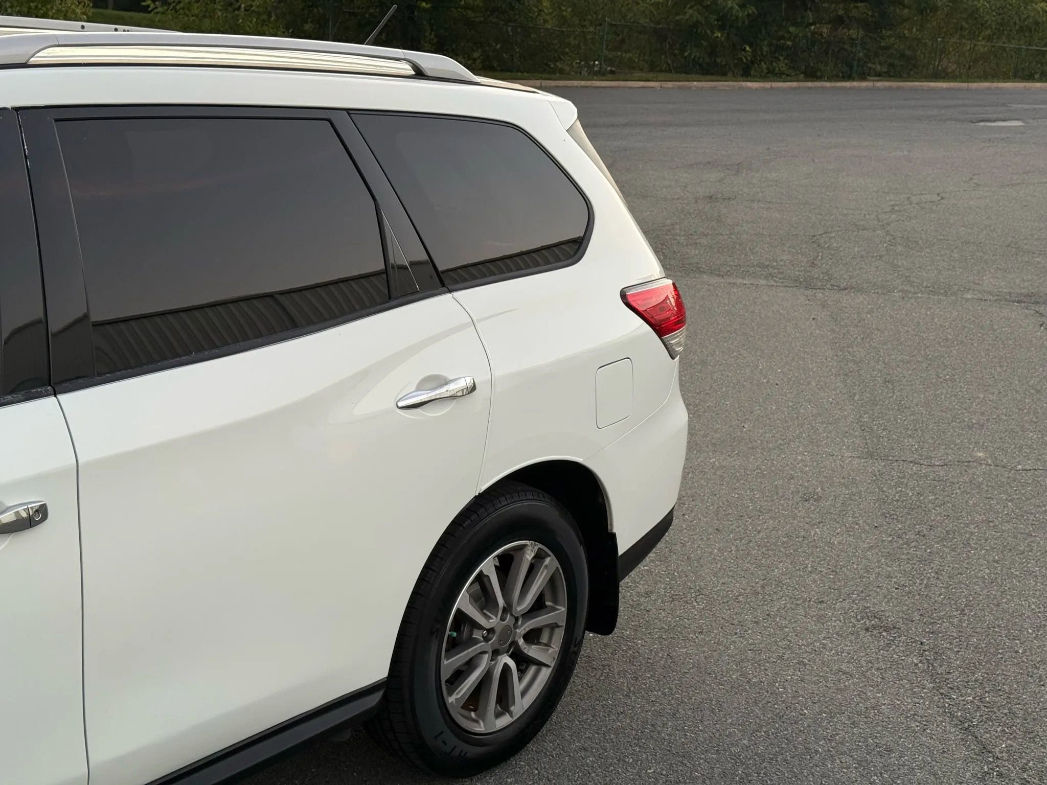 Used 2016 Nissan Pathfinder S image 3