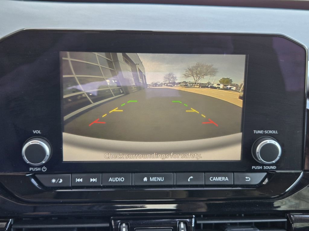 Used 2025 Nissan Pathfinder SV image 12