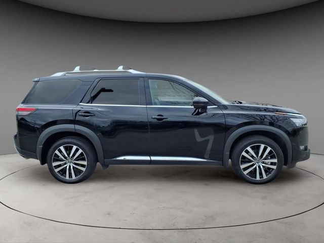 Certified 2025 Nissan Pathfinder Platinum w/ Black Appearance Package AWD/4WD image 10