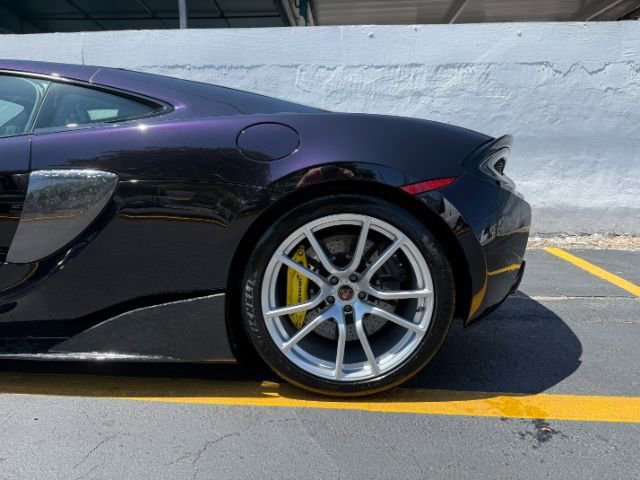 Used 2018 McLaren 570S RWD image 17