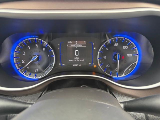 Used 2022 Chrysler Voyager LX FWD image 26