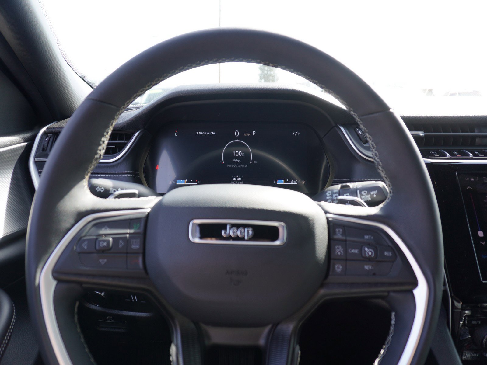 Used 2025 Jeep Grand Cherokee L Laredo image 25