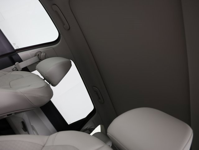 Certified 2025 Kia Sorento S w/ Panoramic Sunroof Package image 13