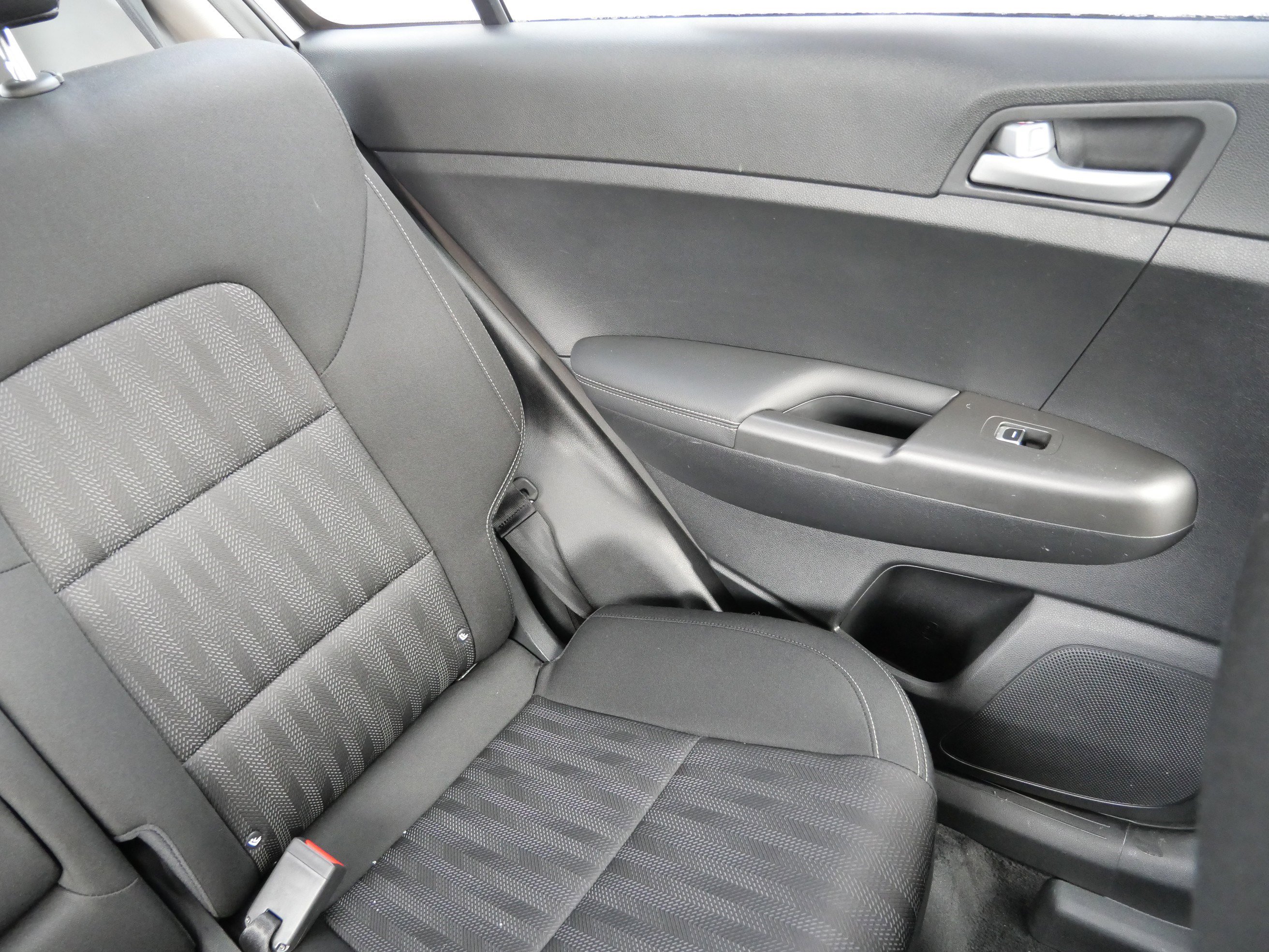 Used 2020 Kia Sportage LX image 14