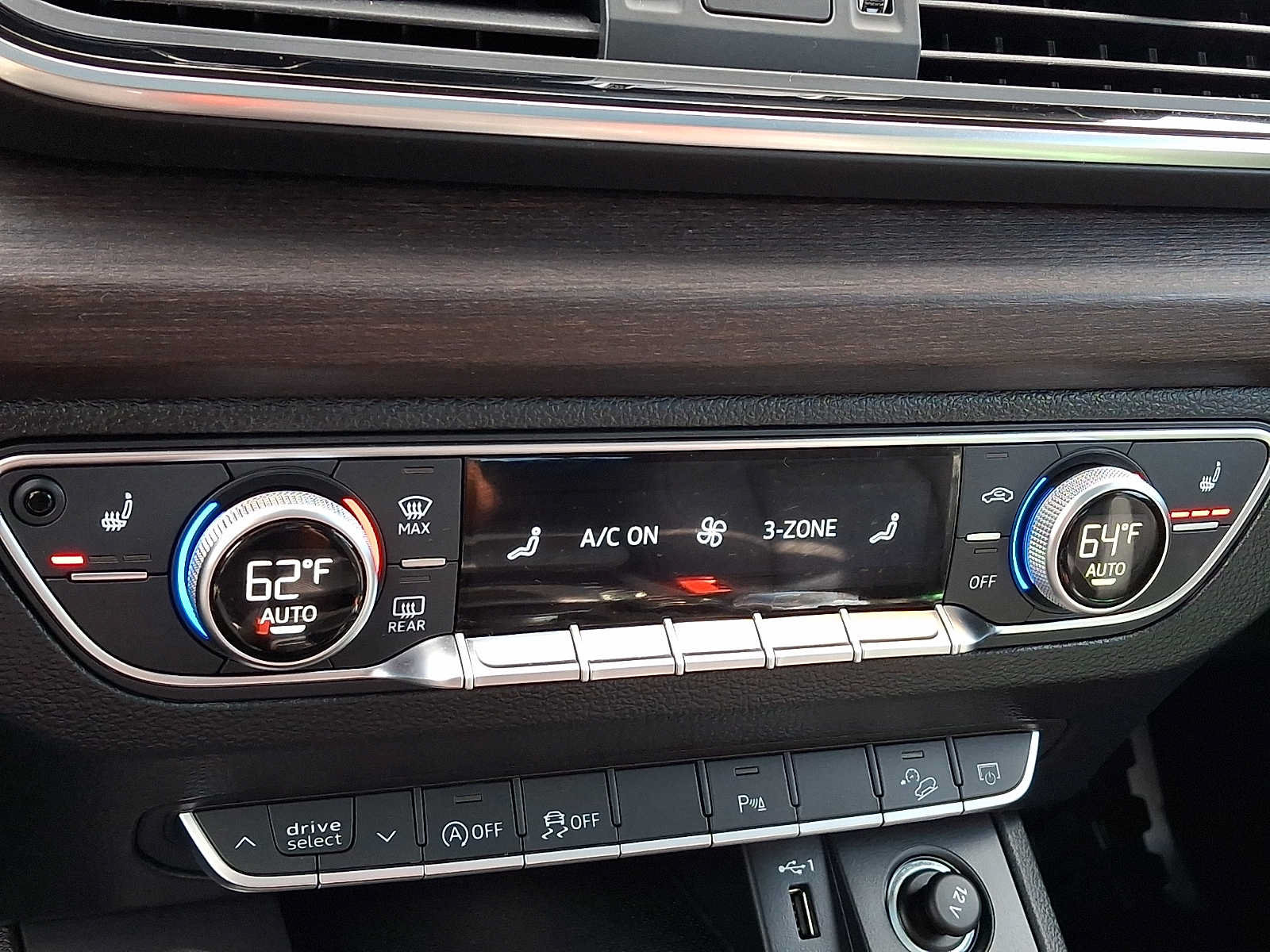 Used 2023 Audi Q5 2.0T Premium w/ Convenience Package AWD/4WD image 18