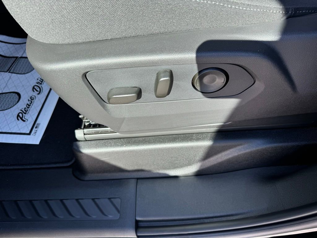 New 2026 Chevrolet Tahoe LS image 17