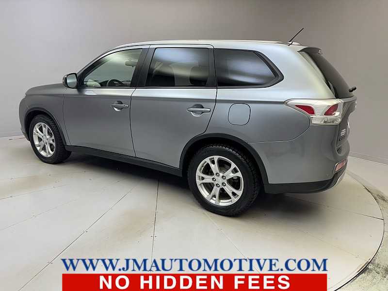 Used 2015 Mitsubishi Outlander SE AWD/4WD image 3