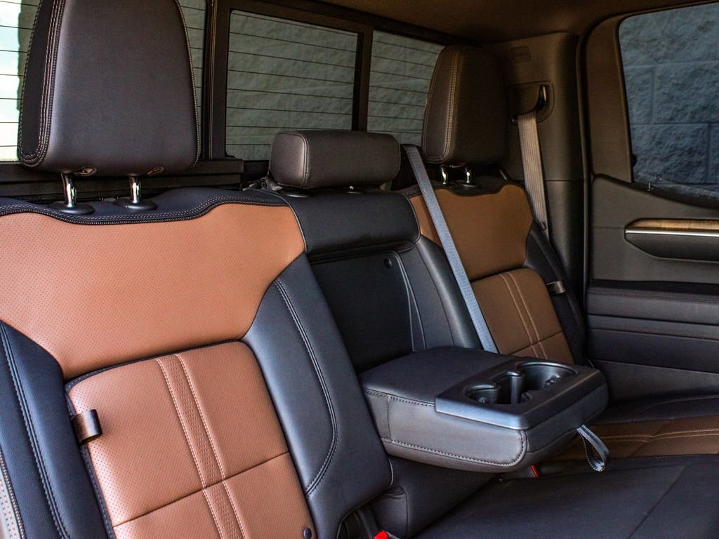 Used 2025 Chevrolet Silverado 1500 High Country image 38