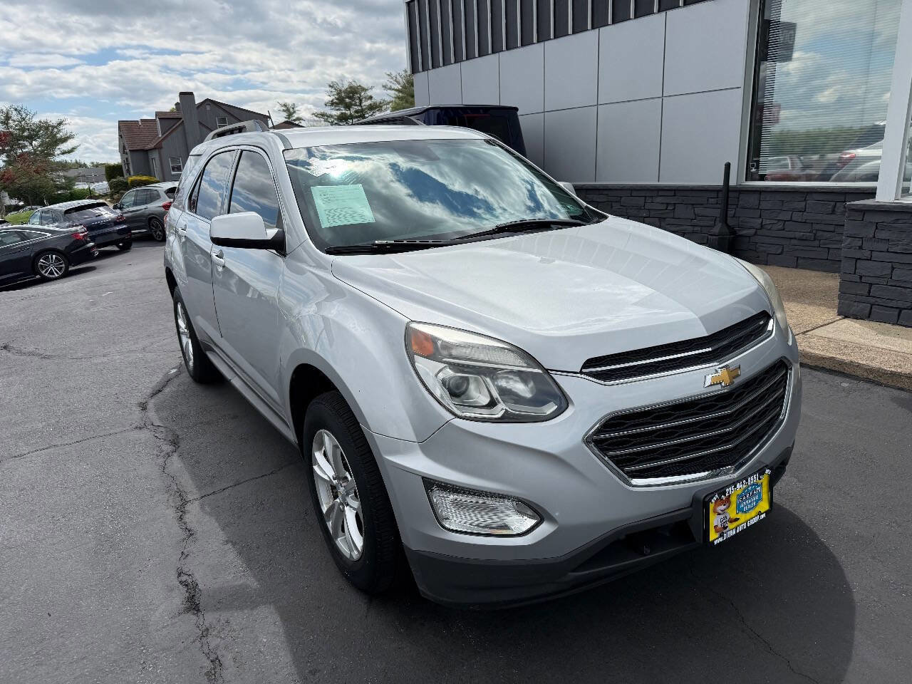 Used 2017 Chevrolet Equinox LT w/ Convenience Package FWD image 9