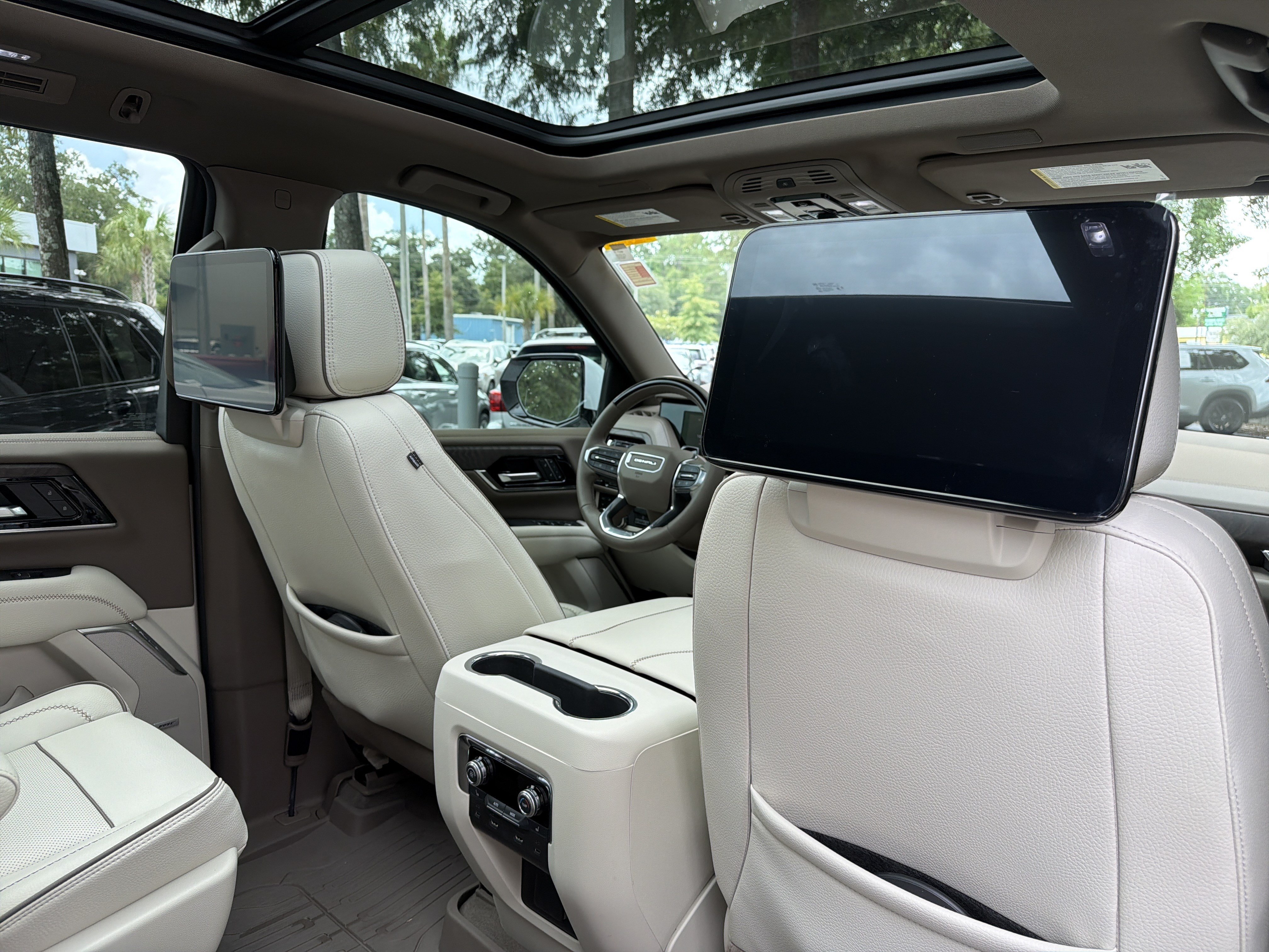 Used 2026 GMC Yukon Denali w/ Denali Reserve Package AWD/4WD image 42