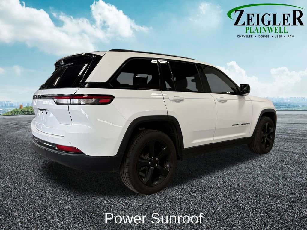 Used 2023 Jeep Grand Cherokee Altitude AWD/4WD image 6