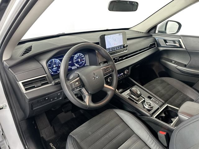 Used 2023 Mitsubishi Outlander SE AWD/4WD image 3